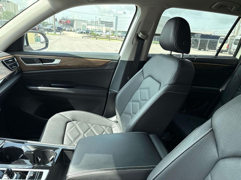 2025 Volkswagen Atlas 2.0T SE w/Technology