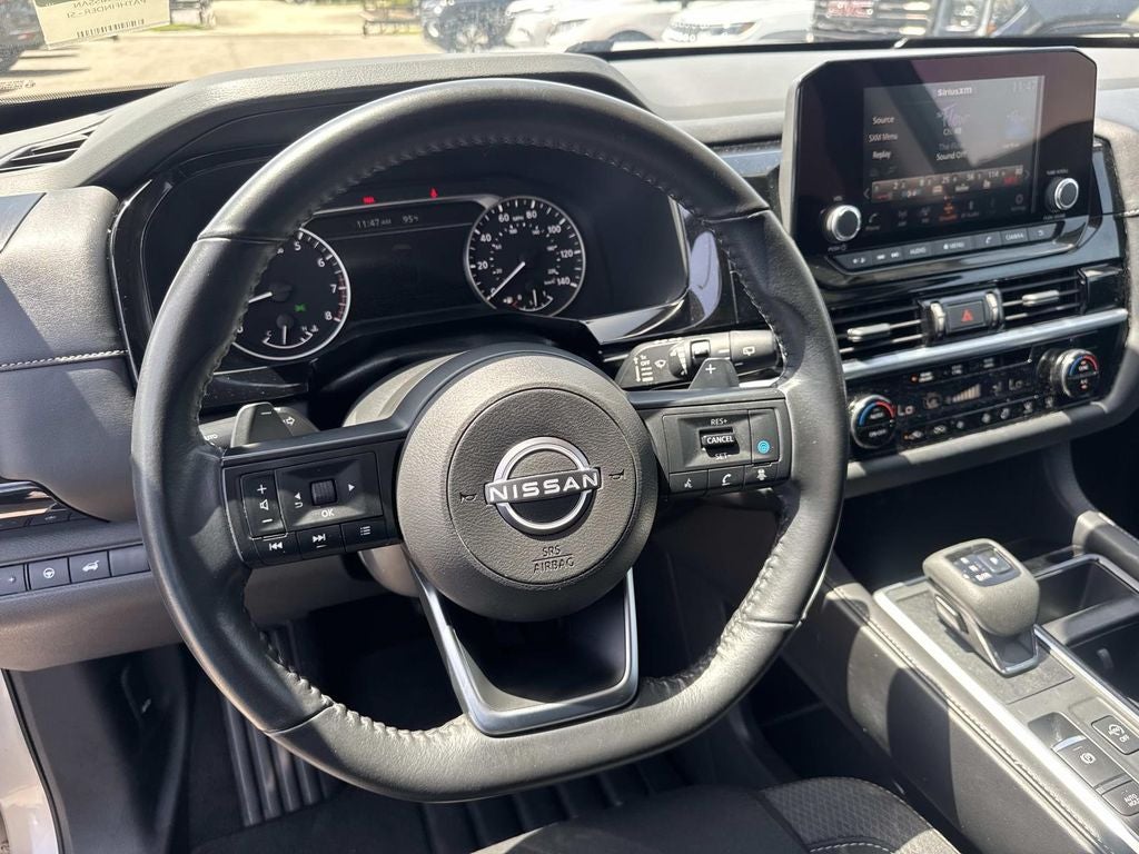 2025 Nissan Pathfinder SV