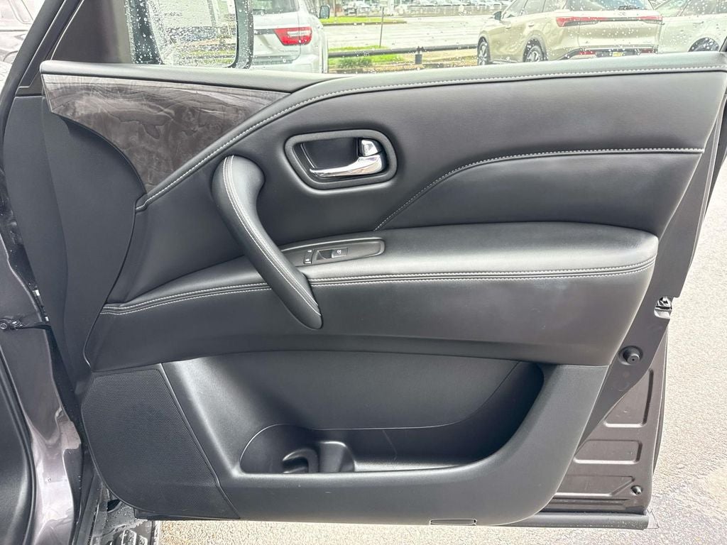 2024 INFINITI QX80 LUXE