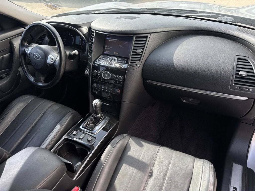2016 INFINITI QX70 Base