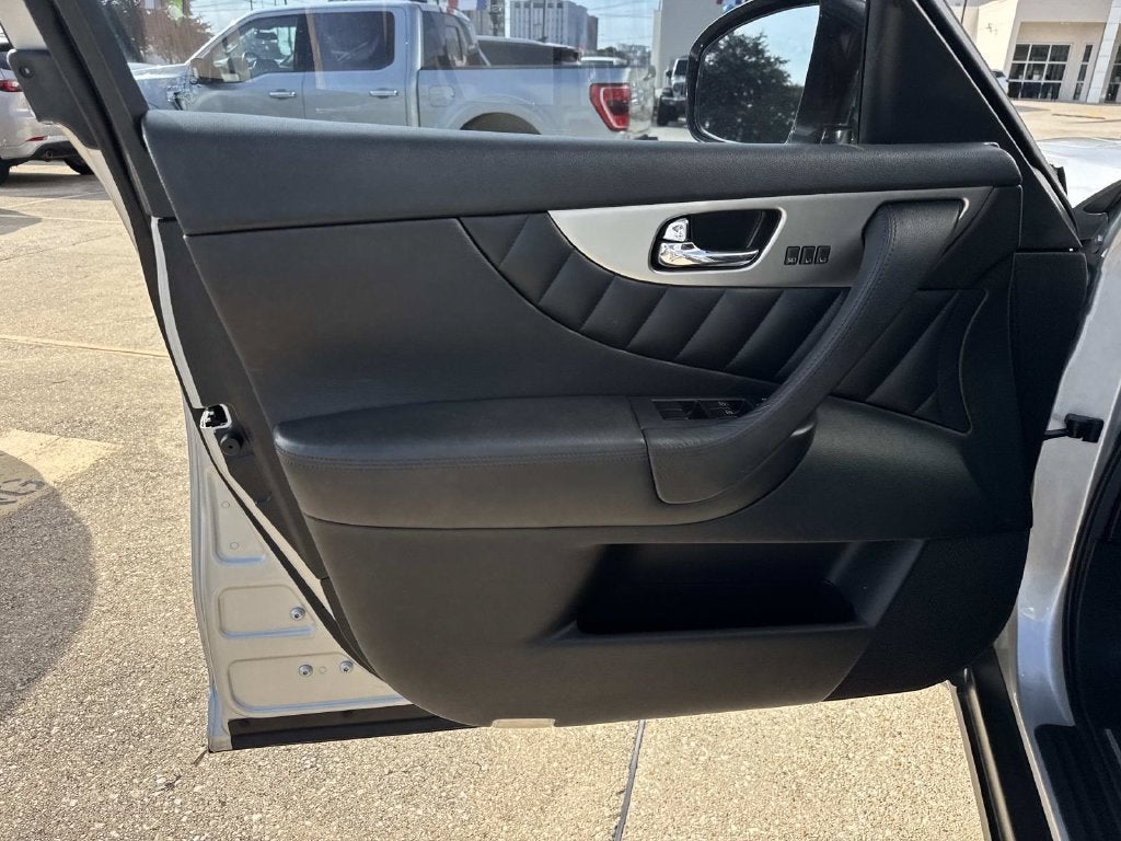 2016 INFINITI QX70 Base