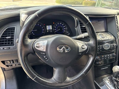 2016 INFINITI QX70 Base