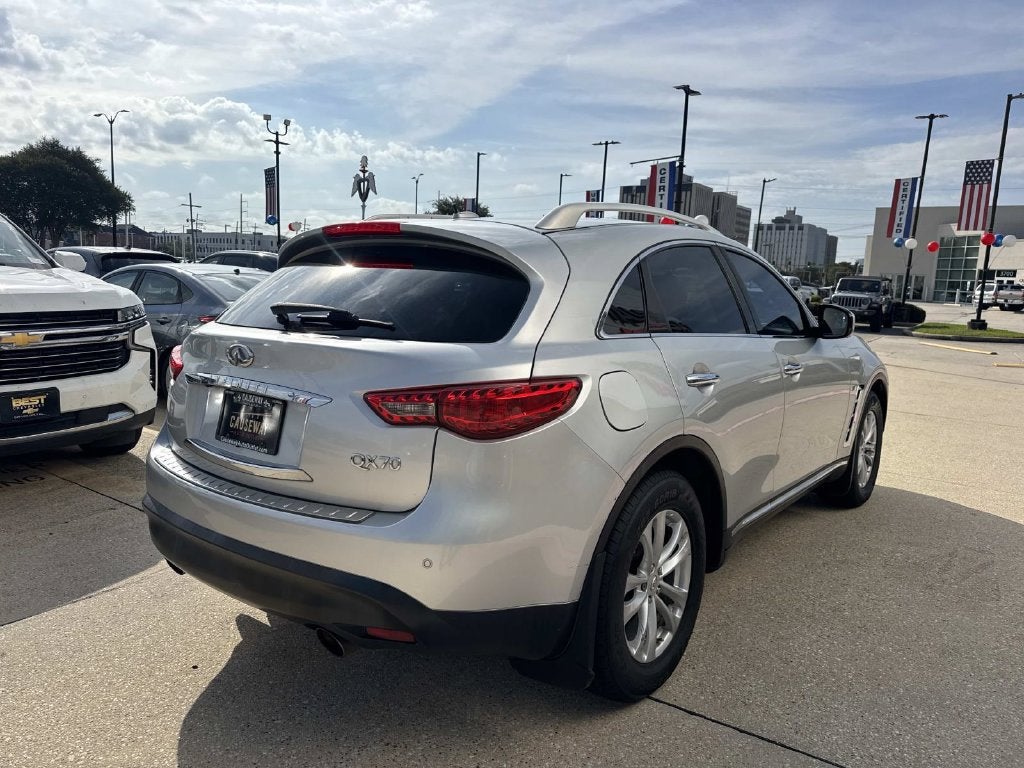 2016 INFINITI QX70 Base