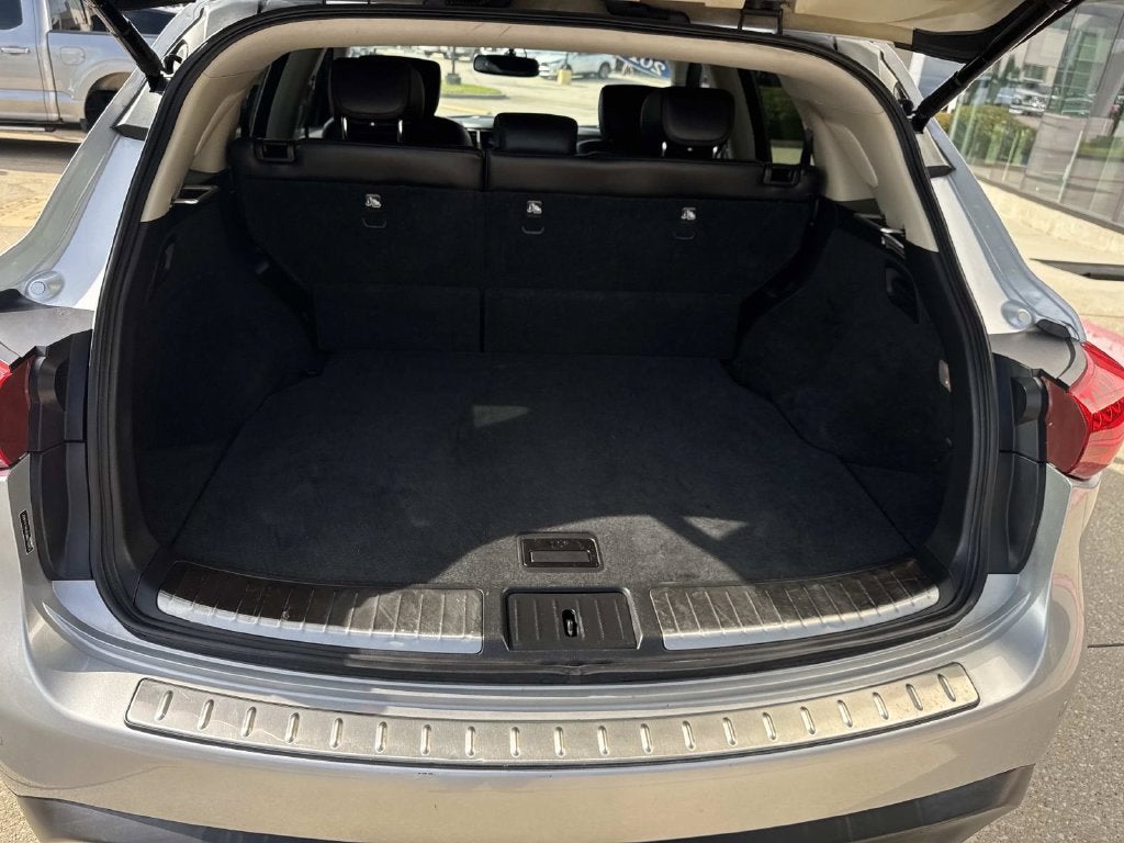2016 INFINITI QX70 Base