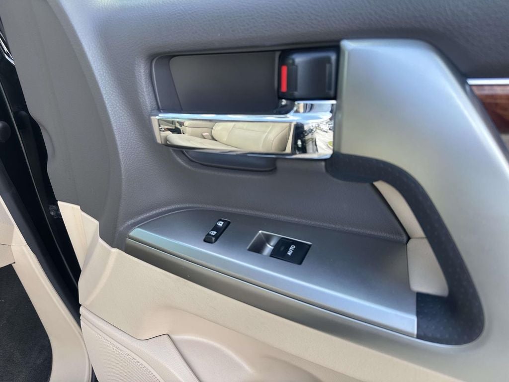 2013 Toyota Land Cruiser Base