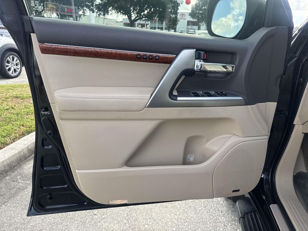 2013 Toyota Land Cruiser Base