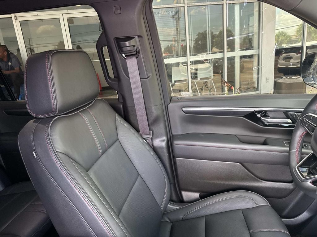 2025 Chevrolet Suburban RST