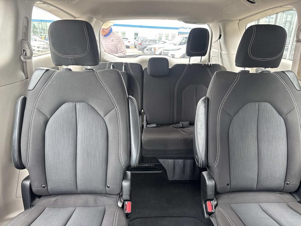 2023 Chrysler Voyager LX