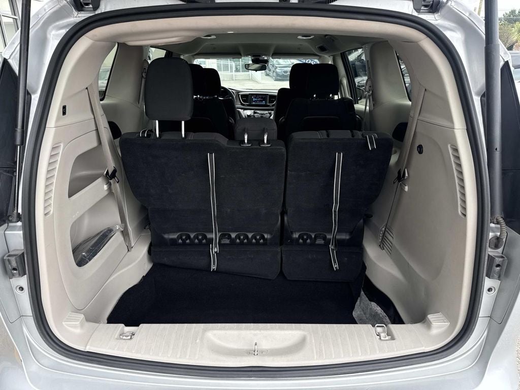 2023 Chrysler Voyager LX