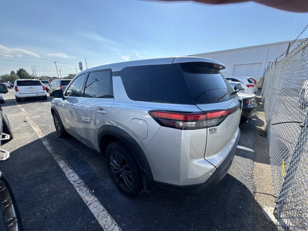 2024 Nissan Pathfinder S
