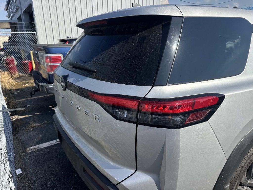 2024 Nissan Pathfinder S
