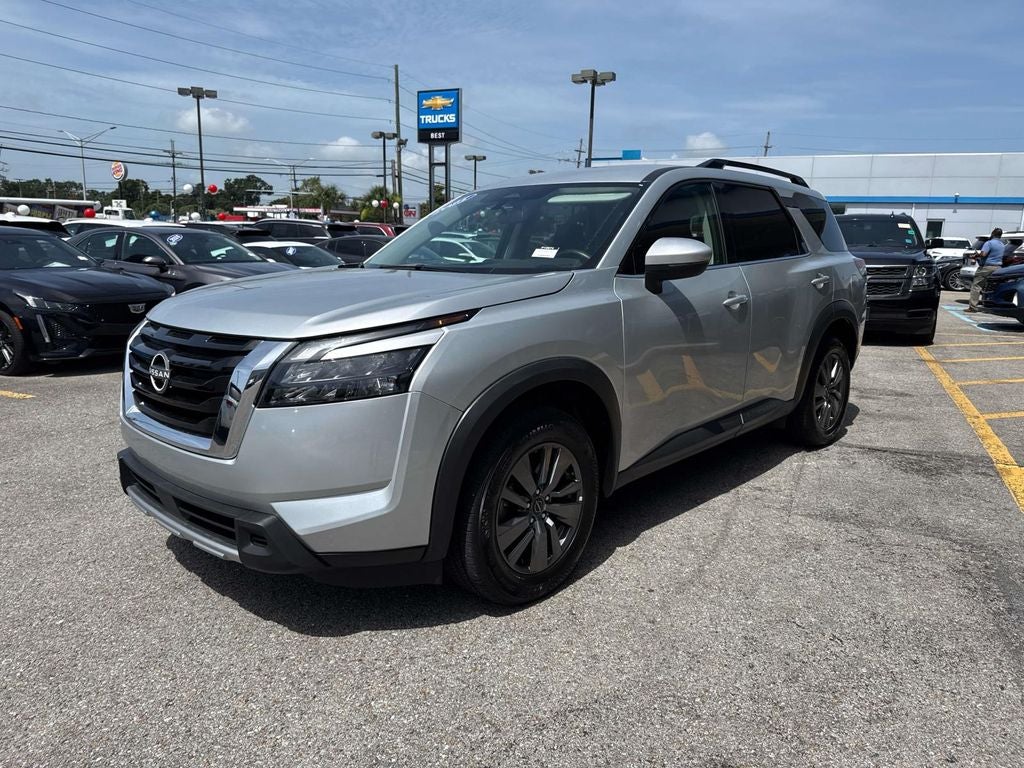 2025 Nissan Pathfinder SV