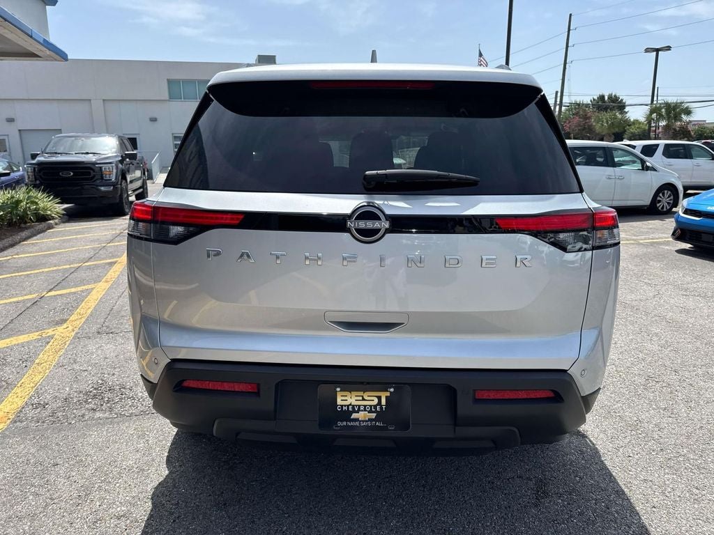 2025 Nissan Pathfinder SV