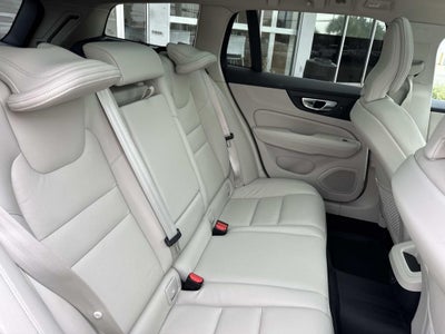 2025 Volvo V60 Cross Country B5 Plus