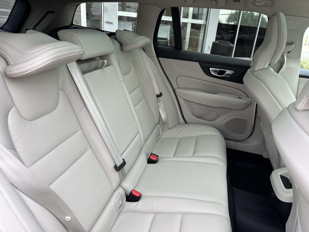 2025 Volvo V60 Cross Country B5 Plus