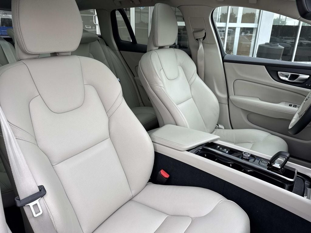 2025 Volvo V60 Cross Country B5 Plus
