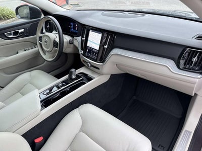 2025 Volvo V60 Cross Country B5 Plus