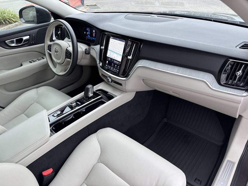 2025 Volvo V60 Cross Country B5 Plus