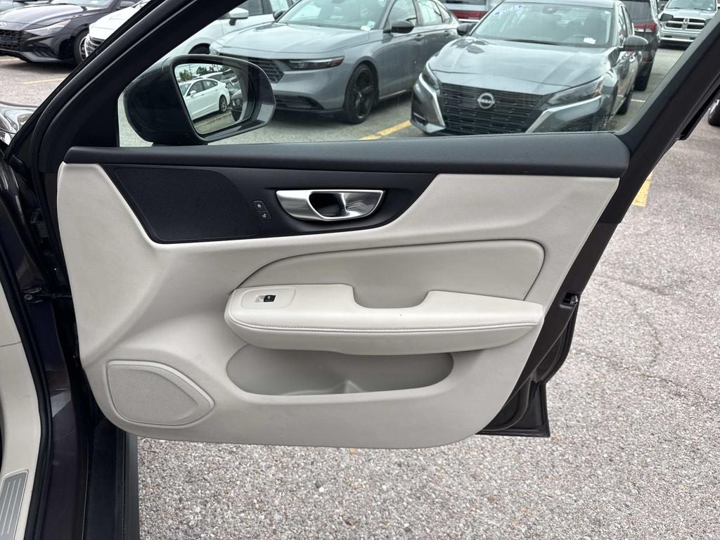 2025 Volvo V60 Cross Country B5 Plus