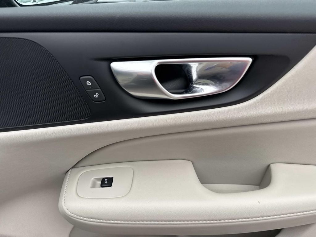 2025 Volvo V60 Cross Country B5 Plus