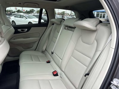 2025 Volvo V60 Cross Country B5 Plus