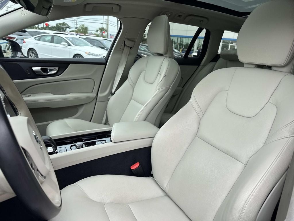 2025 Volvo V60 Cross Country B5 Plus