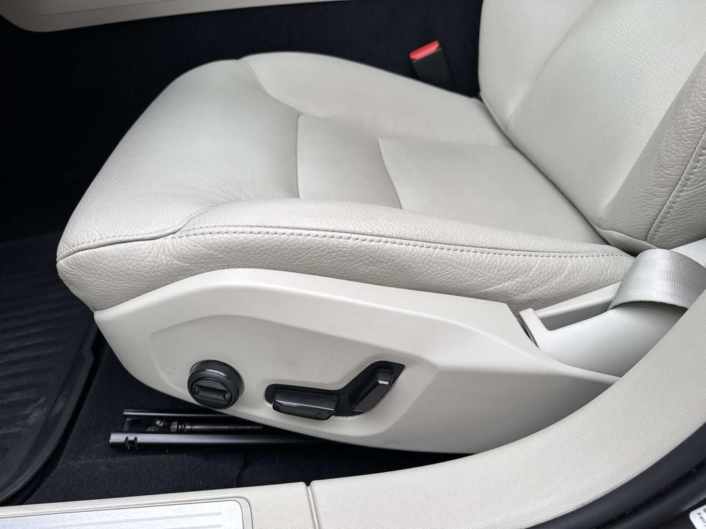 2025 Volvo V60 Cross Country B5 Plus