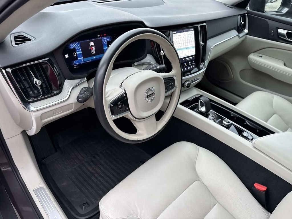 2025 Volvo V60 Cross Country B5 Plus