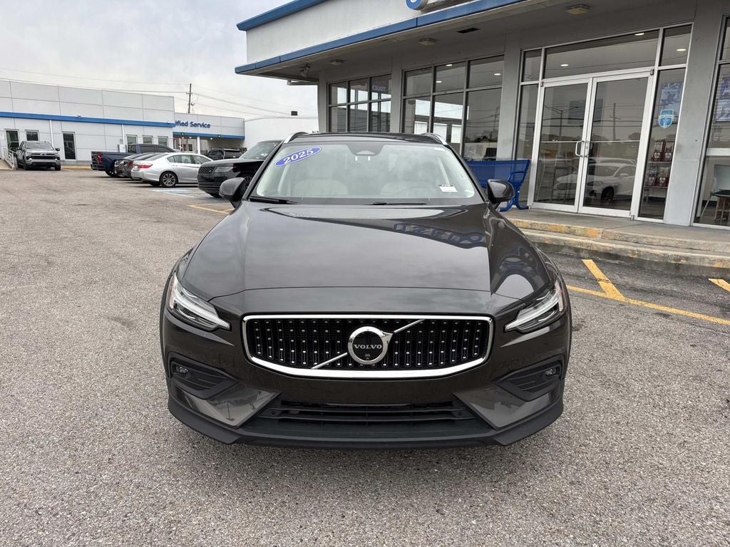 2025 Volvo V60 Cross Country B5 Plus
