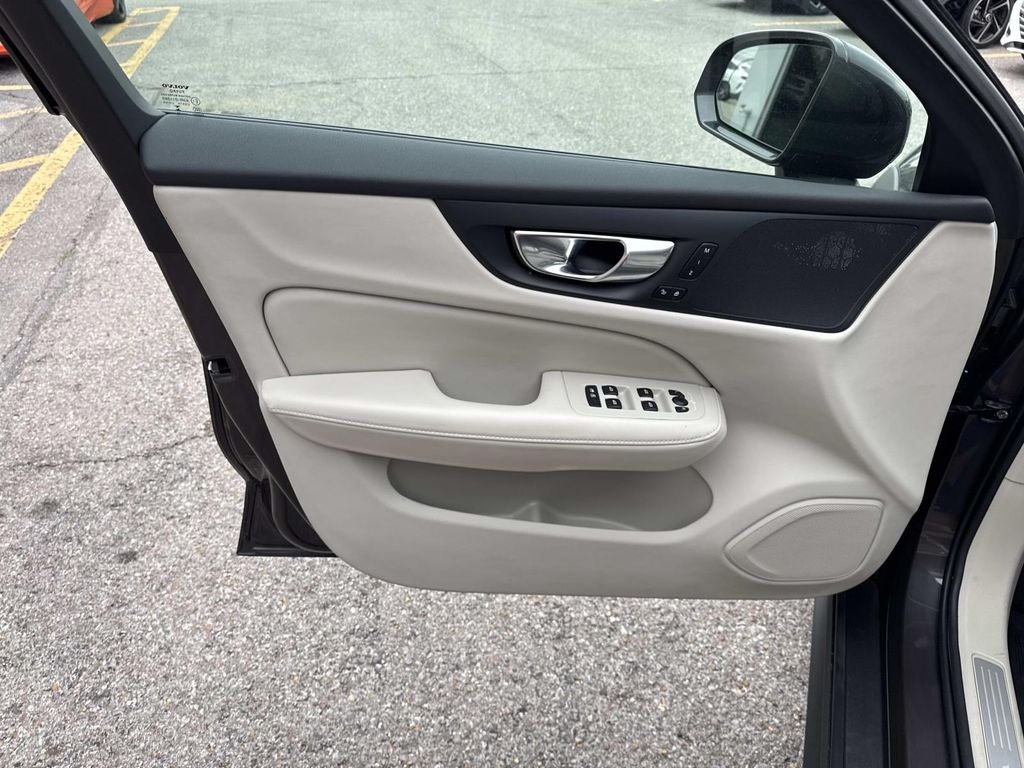 2025 Volvo V60 Cross Country B5 Plus