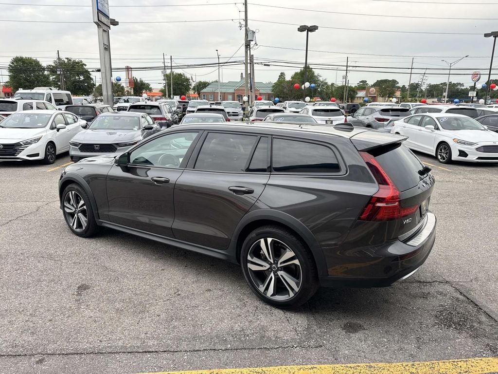 2025 Volvo V60 Cross Country B5 Plus
