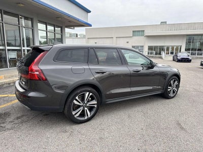 2025 Volvo V60 Cross Country B5 Plus