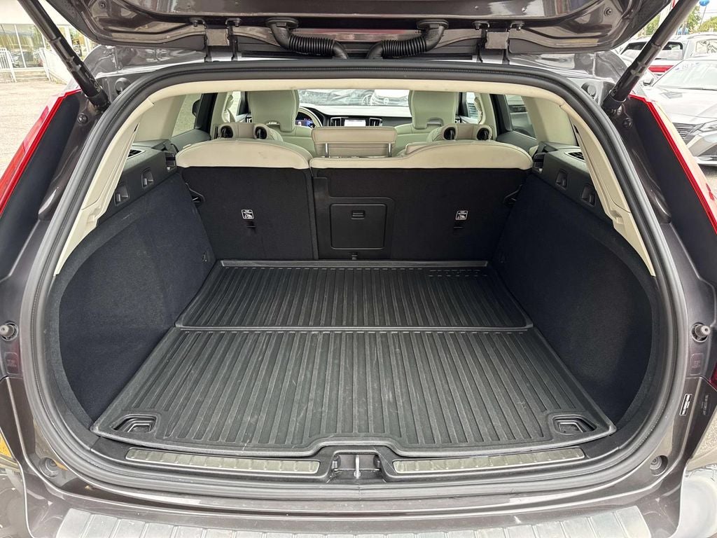 2025 Volvo V60 Cross Country B5 Plus