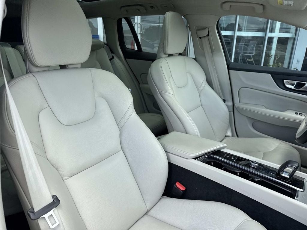 2025 Volvo V60 Cross Country B5 Plus