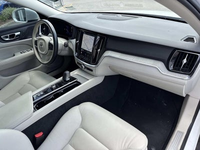 2025 Volvo V60 Cross Country B5 Plus