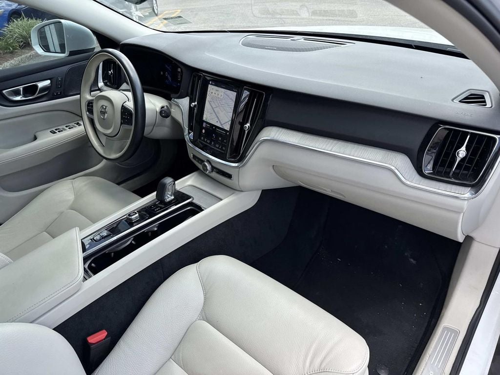2025 Volvo V60 Cross Country B5 Plus