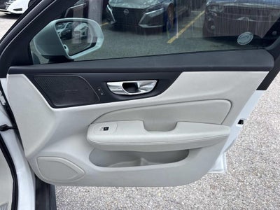 2025 Volvo V60 Cross Country B5 Plus
