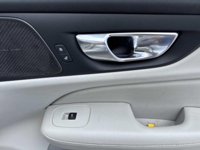 2025 Volvo V60 Cross Country B5 Plus