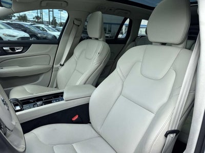 2025 Volvo V60 Cross Country B5 Plus