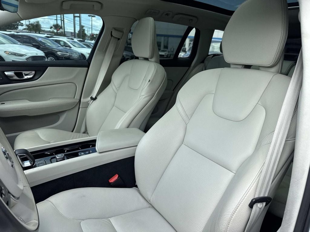 2025 Volvo V60 Cross Country B5 Plus