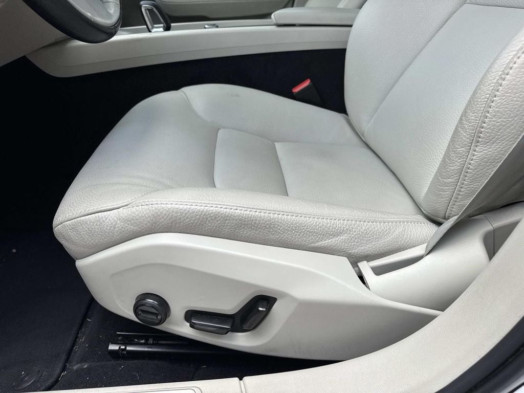 2025 Volvo V60 Cross Country B5 Plus