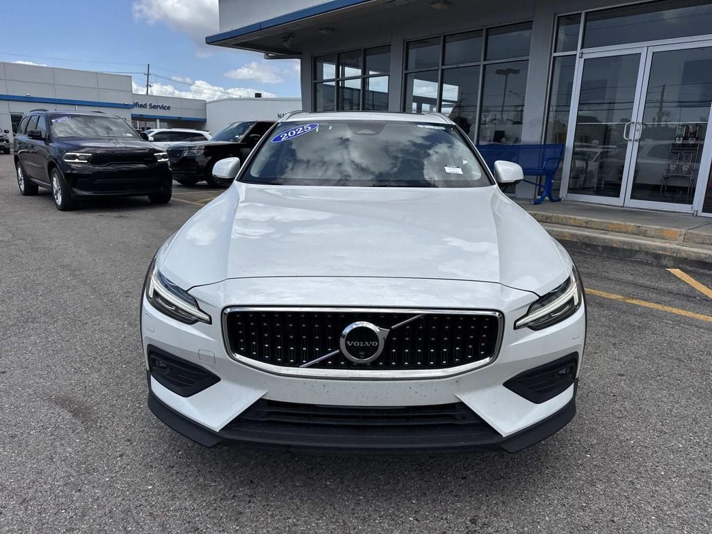 2025 Volvo V60 Cross Country B5 Plus