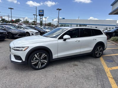 2025 Volvo V60 Cross Country B5 Plus