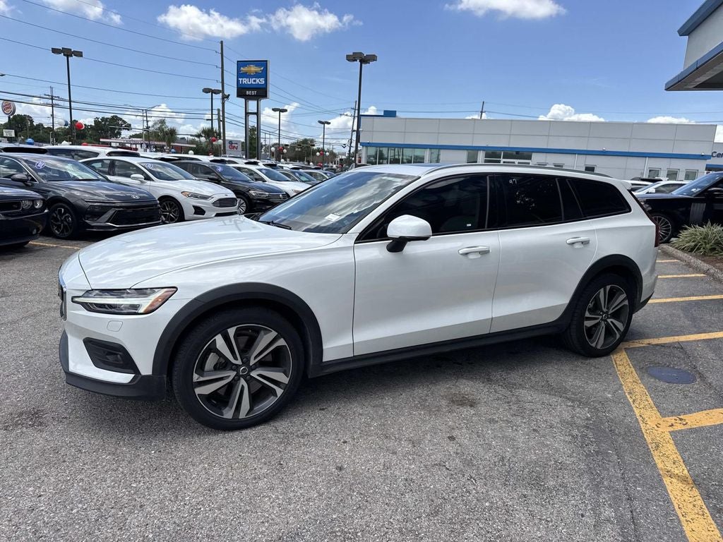 2025 Volvo V60 Cross Country B5 Plus