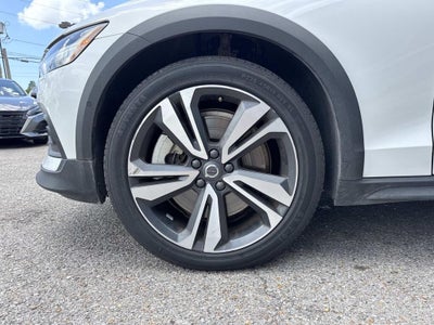 2025 Volvo V60 Cross Country B5 Plus