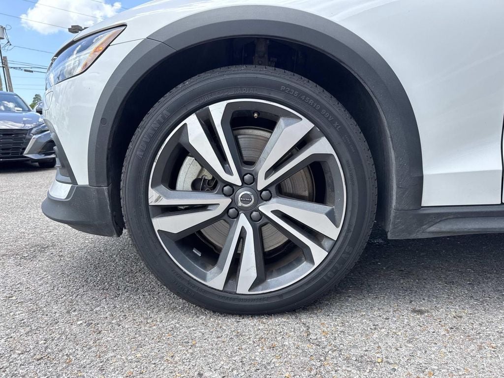 2025 Volvo V60 Cross Country B5 Plus