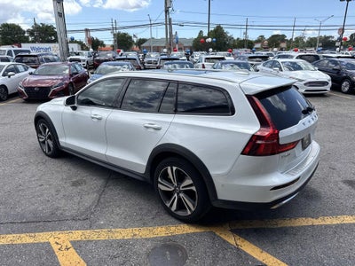 2025 Volvo V60 Cross Country B5 Plus