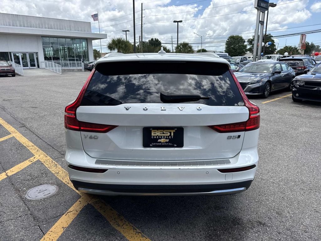2025 Volvo V60 Cross Country B5 Plus