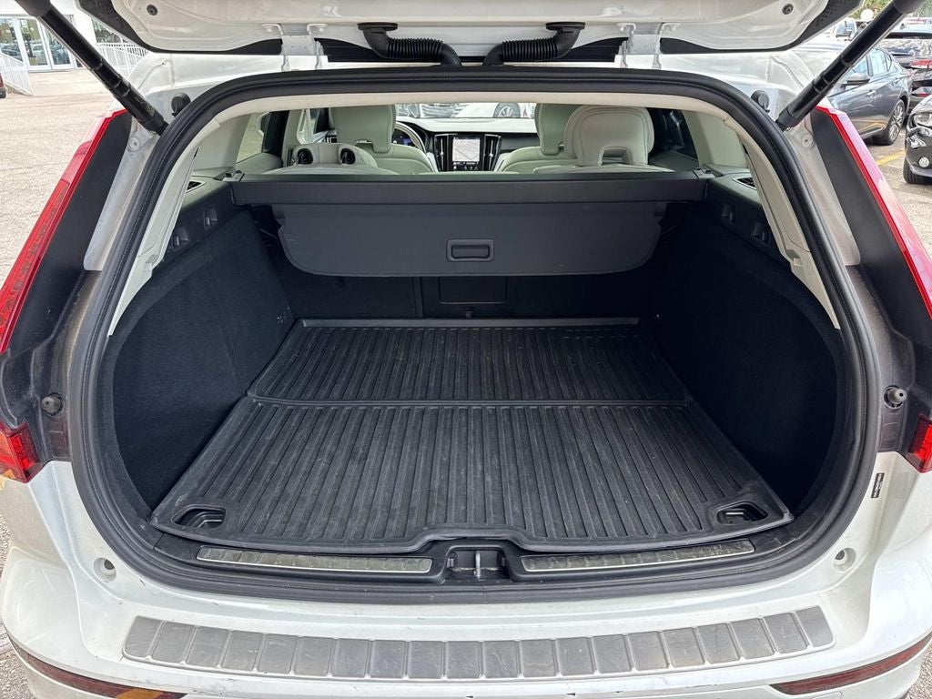 2025 Volvo V60 Cross Country B5 Plus